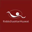 Sámiid Vuorká-Dávvirat / De Samiske Samlinger logo